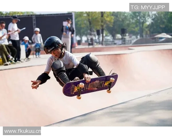 深圳极限运动队在滑板精英赛中的精彩表现与状态分析